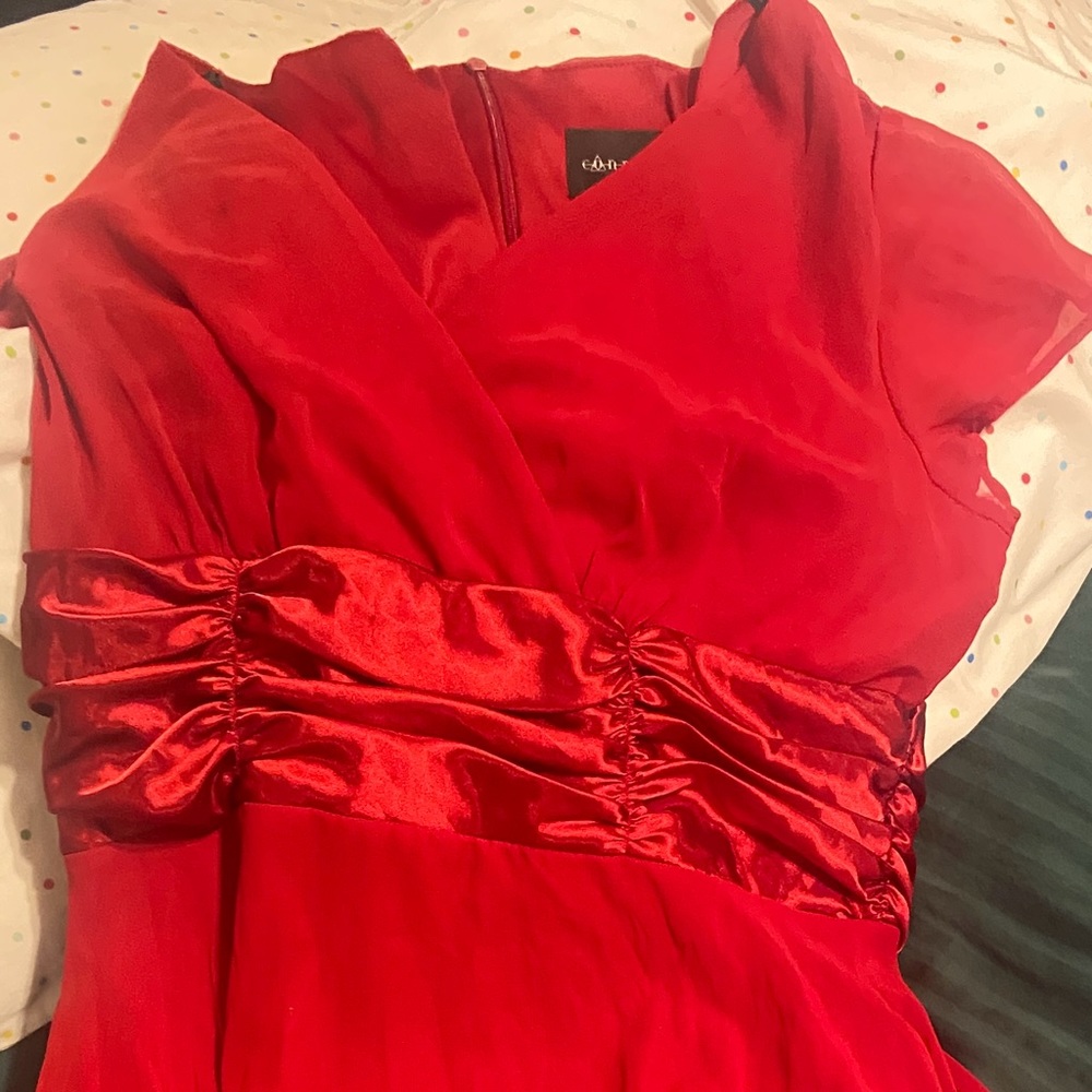 Formal Red Dress mid-length. Perfect for bridesmaids ,formal dinner or prom.